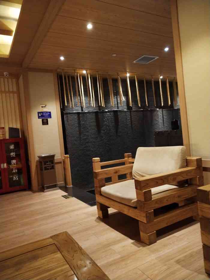 富溪汤泉-"济南木有秋天,一下儿入冬.澡堂子汗蒸室该.