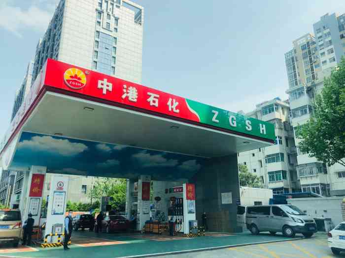 中港石化北一环路加油站"2020年往前冲,v7等我,年会等我 2.