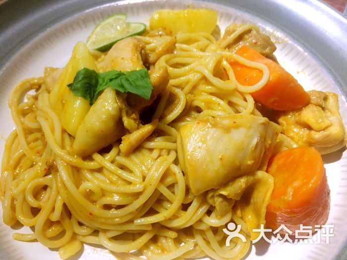 玛莎拉香料咖喱鸡配意大利面