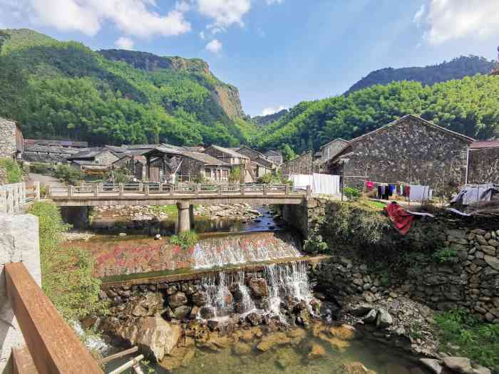 岩下村-"岩下石头村,位于丽水市缙云县壶镇岩下村,.