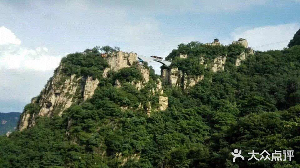 天云山在北京市平谷区,自然景观不仅雄伟,生态环境良好