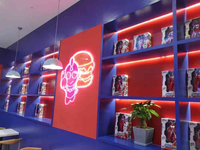 奥特曼之堡(爱琴海店)-"这家主题餐厅搞活动,团购之后
