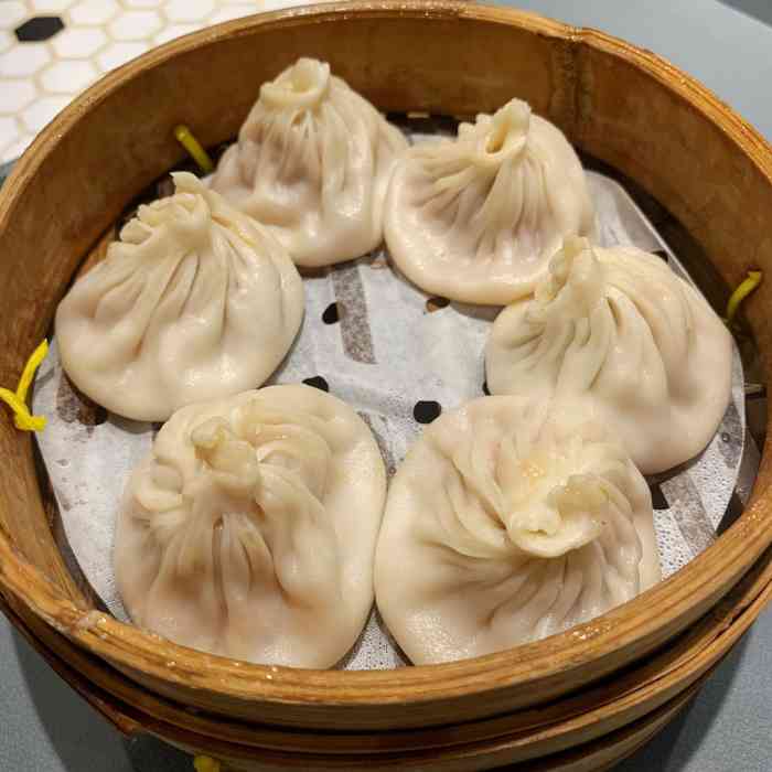 上海富麦小笼(正大广场店"富春小笼也算是比较老牌的小吃馆了.