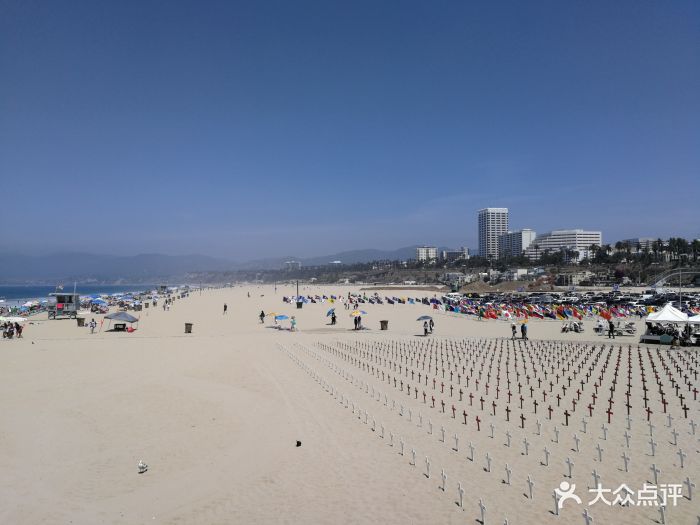 圣莫妮卡海滩是距离洛杉矶市区最近的一处海