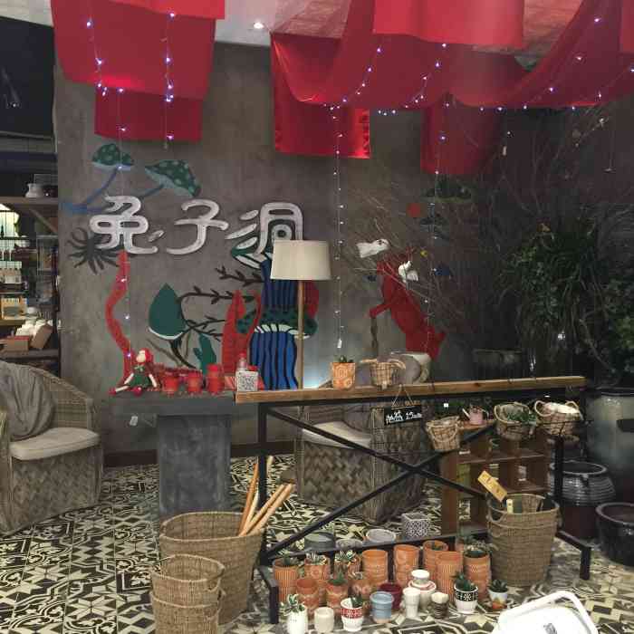 兔子洞(天鹅湖银泰城店)-"特别有意思的店铺,很放松.