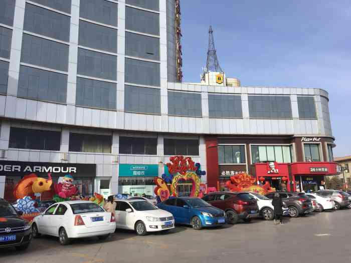 华林新天地-"地下一层是大同华林超市广场店人很多 物