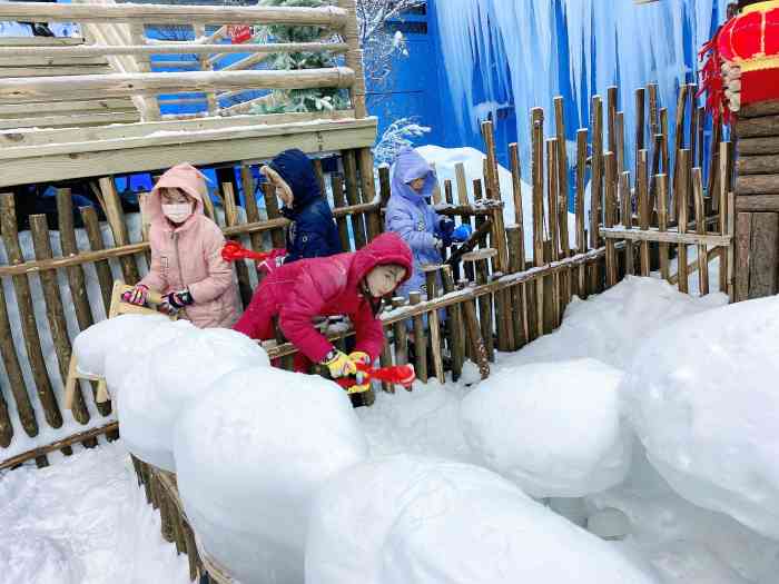 雪飘飘冰雪世界"市区按点评导航过去40分钟左右,门口是免.