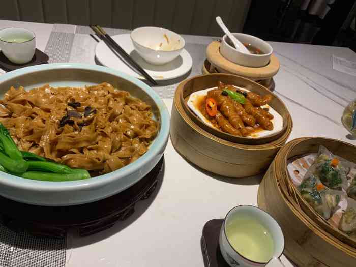 祥粤楼粤菜海鲜茶点(美的店"餐厅环境 在东泓富元这边,观山东路长.