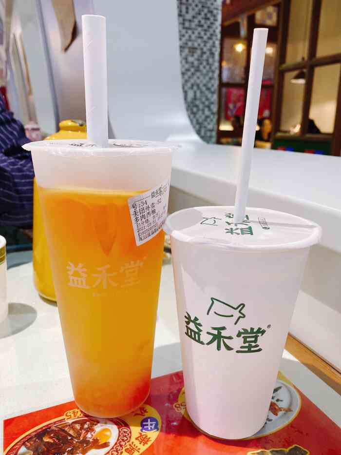 「益禾烤奶」店内招牌,要了温热的,比奶茶稍微香一点.