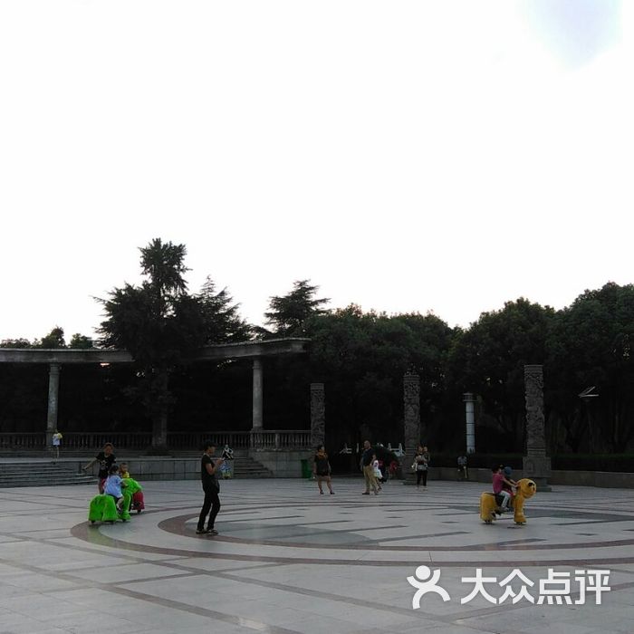 华新人民公园