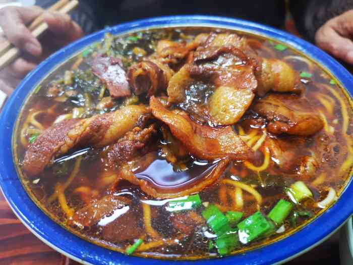 205大肉面"家门口的小店,跟附近其他家的不太一样.