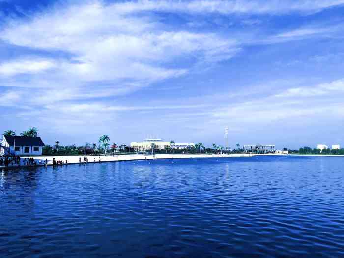 大荔南湖风景区"这个景区风景还不错,是个休闲散步的好地方.