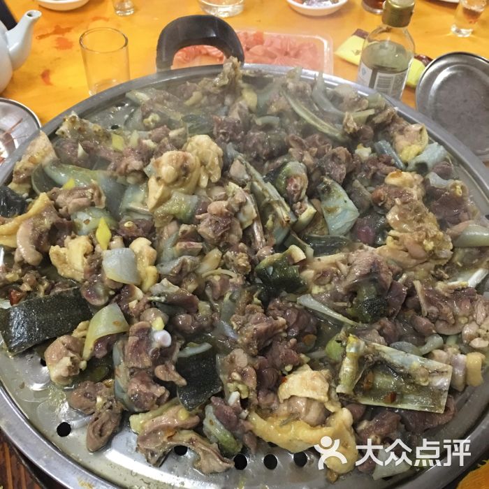 水鱼蒸鸡,水鱼那个颜色好像牛肉一样,吃起来真的好好吃!