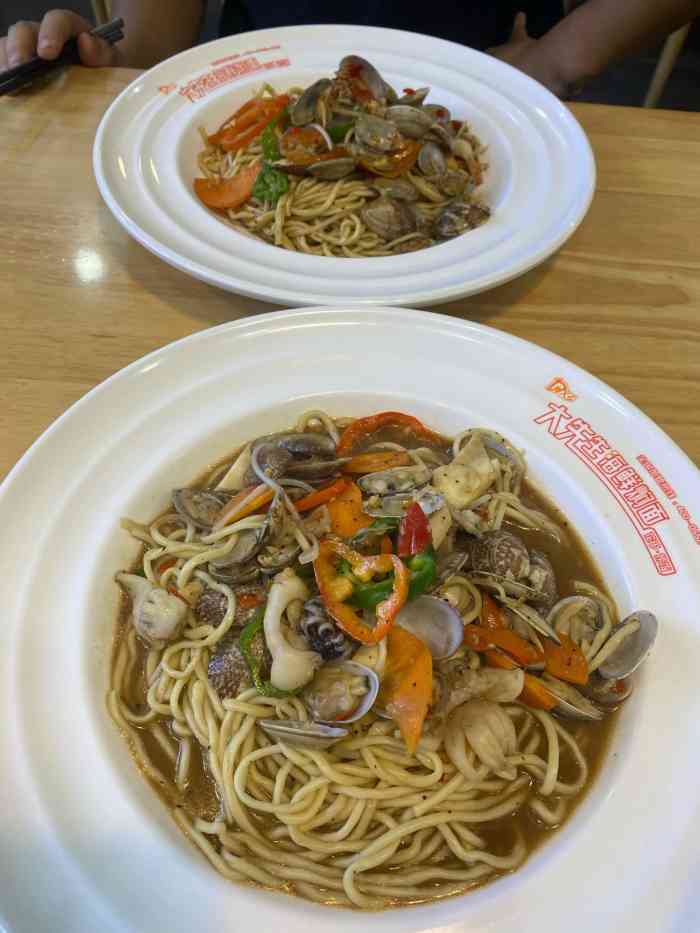 大先生海鲜焖面·花甲·捞饭(万达总店)-"出地铁站沿