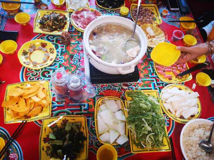 康迪藏王宴"今天来到藏'竹村,体验了下藏王餐,说实话.