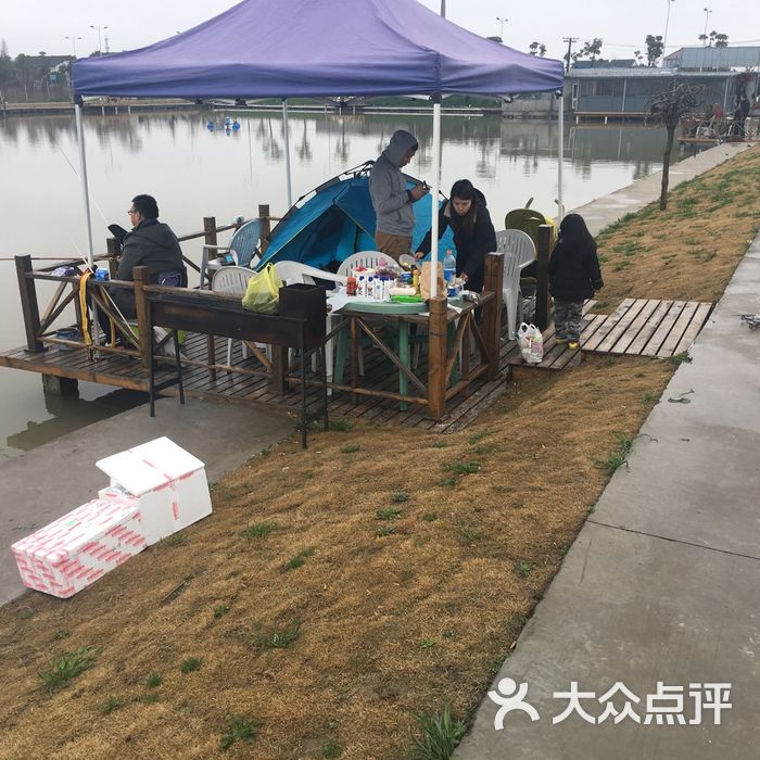 钓鱼野钓烧烤农家乐