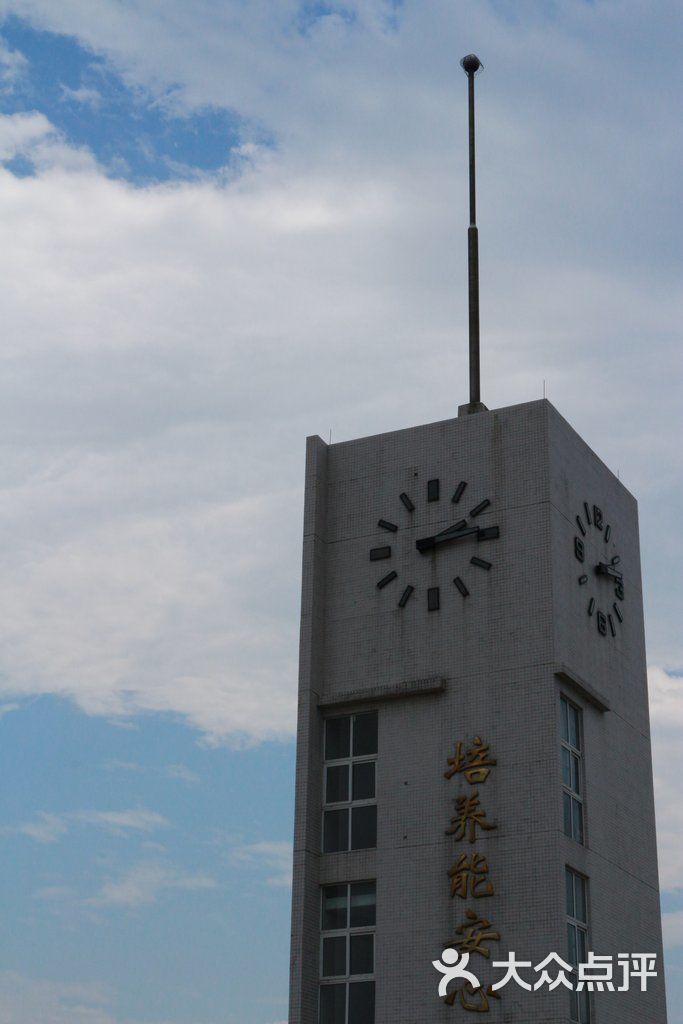 广东海洋大学钟海楼的钟图片 - 第1张