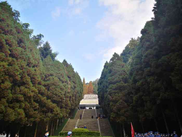 井冈山革命烈士陵园-"苍松翠柏,庄严肃穆.接受革命和.