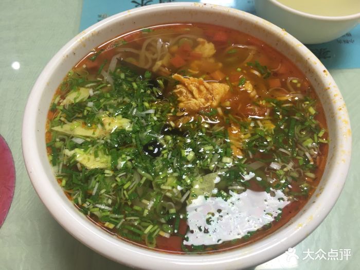 九十年代初,还是老房子的时候就在他们家吃.