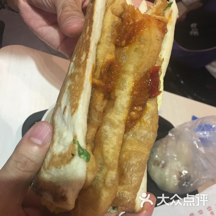 厚饼蛋夹油条