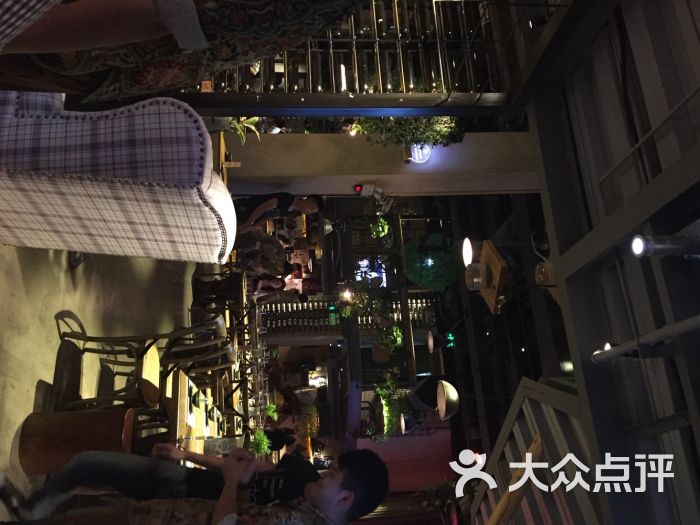 柳州胡桃里人均消费_柳州莫菁