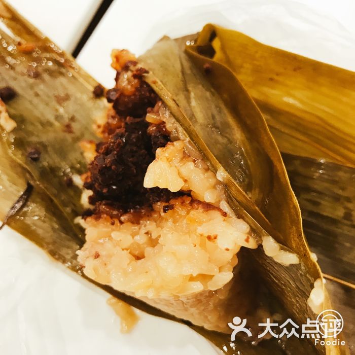 魏家凉皮:到西安都已经晚上了,就近原则选.西安