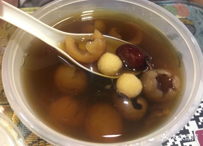 莲子桂圆红枣汤