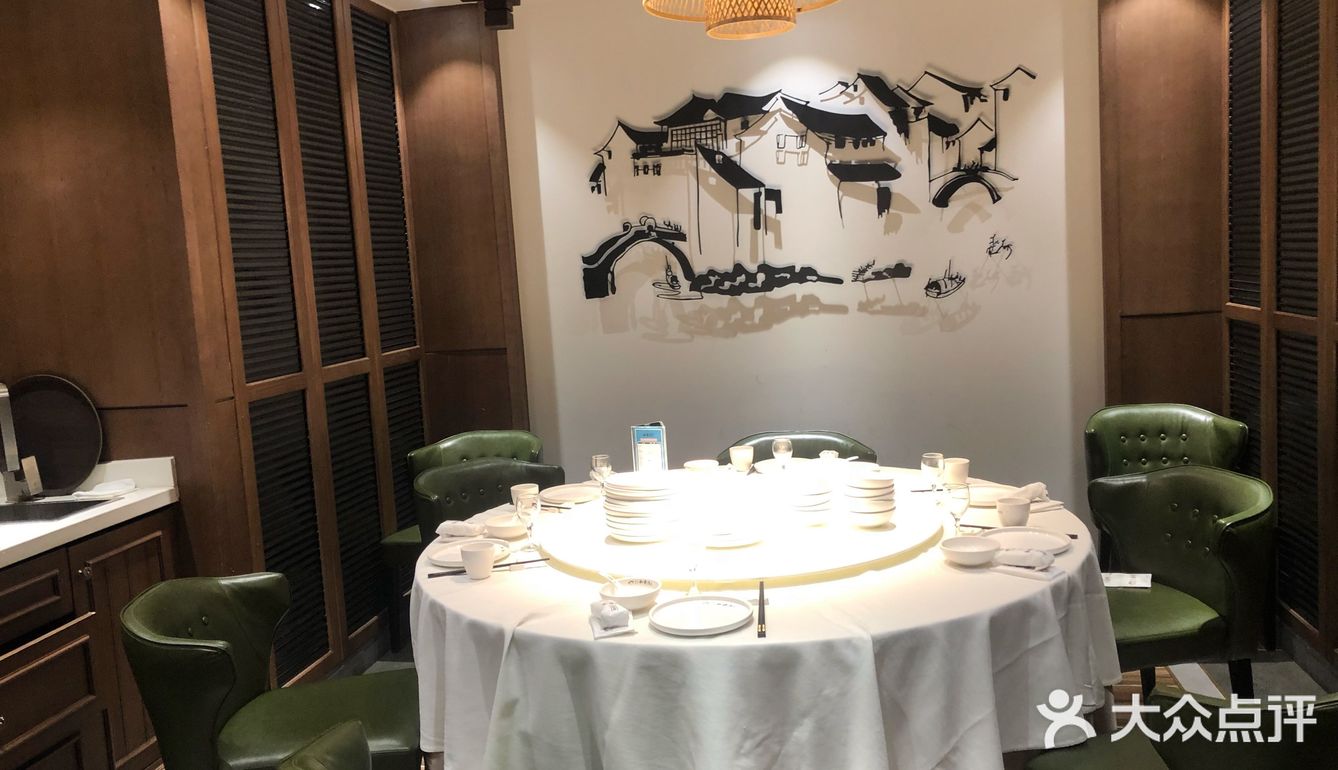 一道菜俘获你的芳心,论好吃还是南塘湾中国菜的上海本邦红烧肉,扬州大