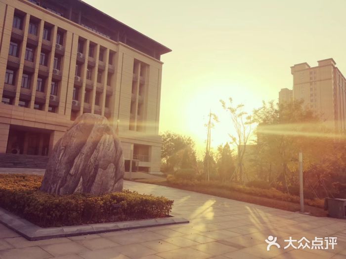 山东财经大学(燕山校区)图片