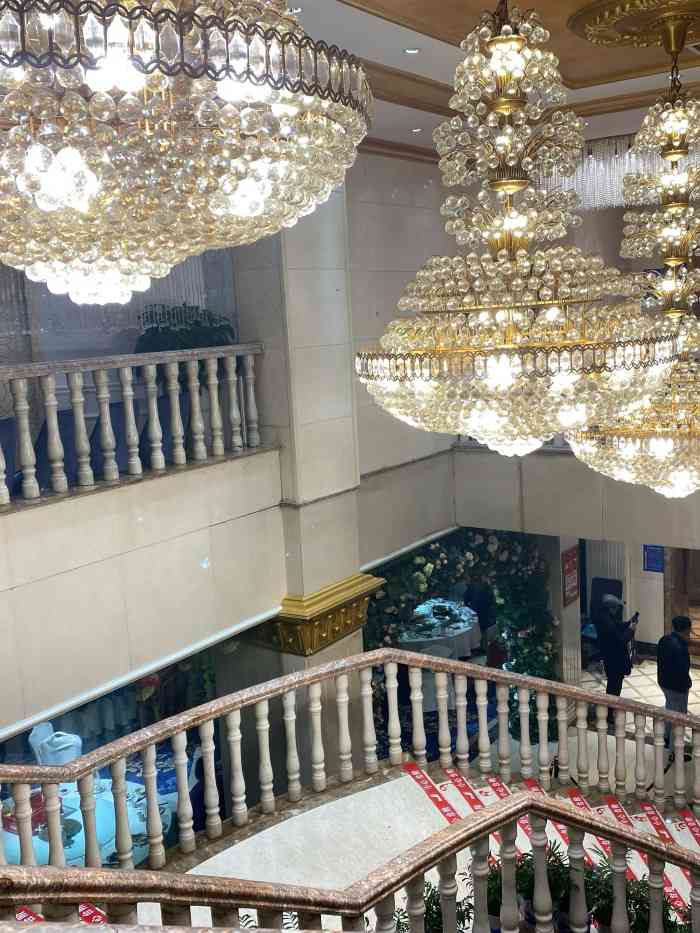 阿俊迎宾楼在资阳区五一路鹅羊池边边上以前是一个小店从一个小店发展