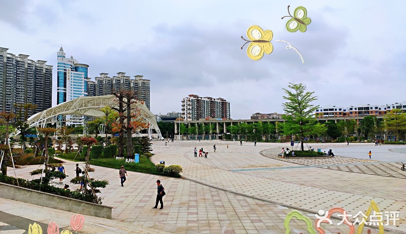 天气晴朗,来市民广场玩耍吧