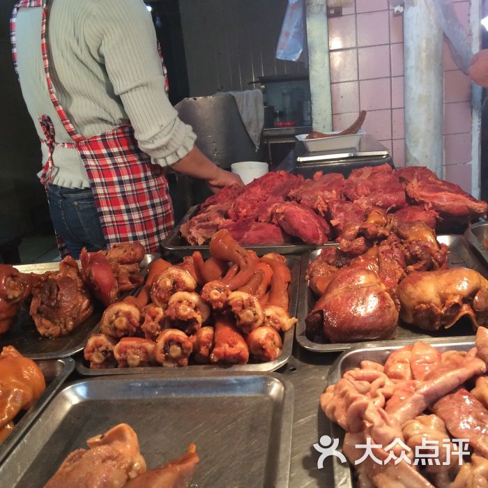 正宗六合猪头肉猪八仙熟食店