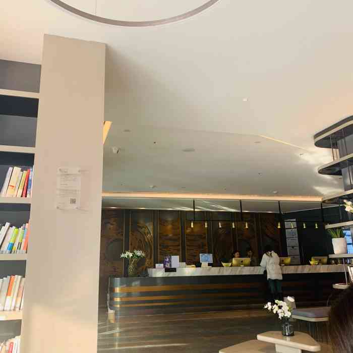济南西客站亚朵轻居酒店-"距离西站非常近印象济南很.