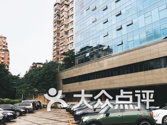 蓝宝石大厦停车场