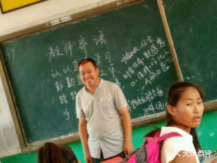 贺钊乡中学图片