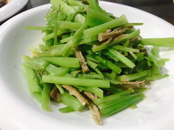 笋丝炒水芹菜