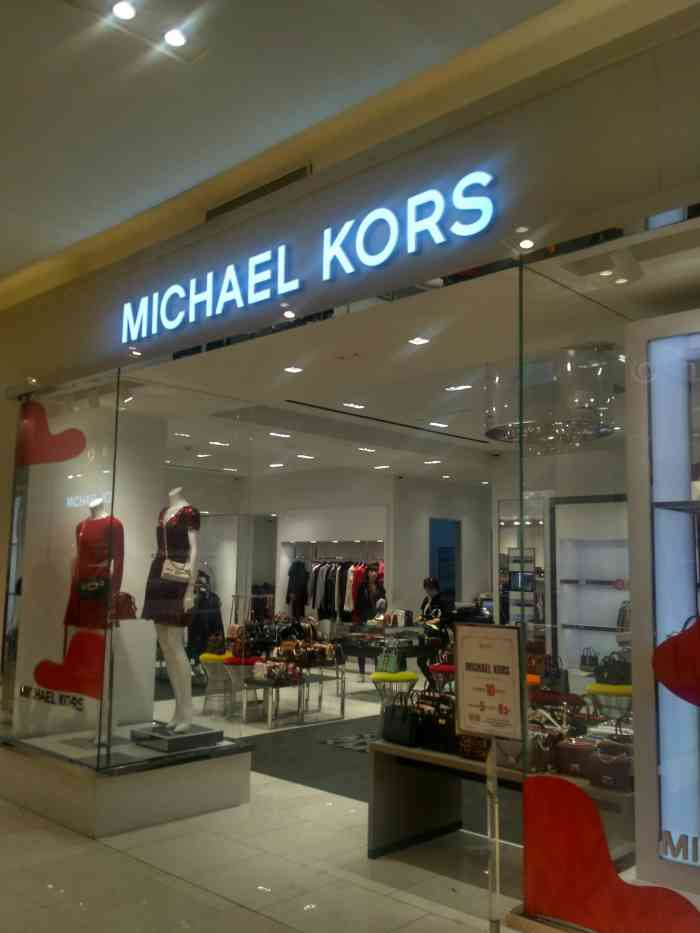 michael kors(松雷商业店)-"疫情原因 门店在打折门口