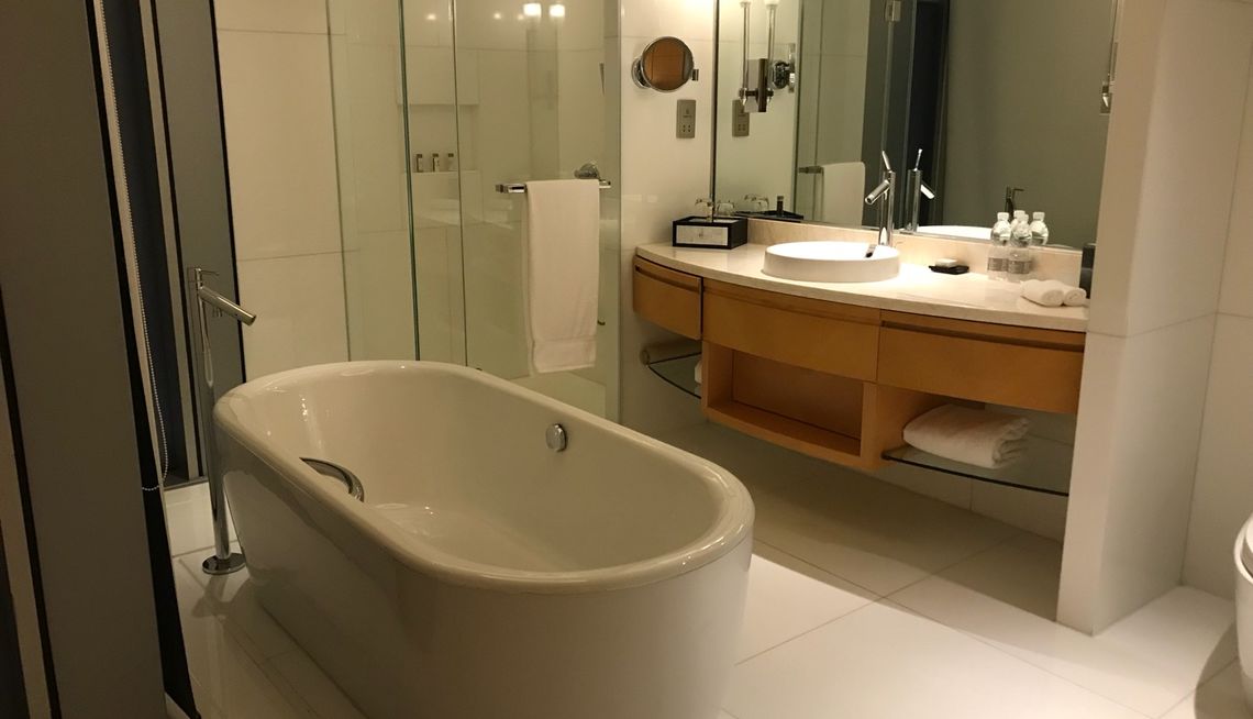 酒店同时设有浴缸和淋浴,方便客人自己选择