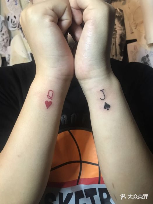扑克牌字母,q是老妈名字首字母,j是自己和喜欢的人名字尾字母.