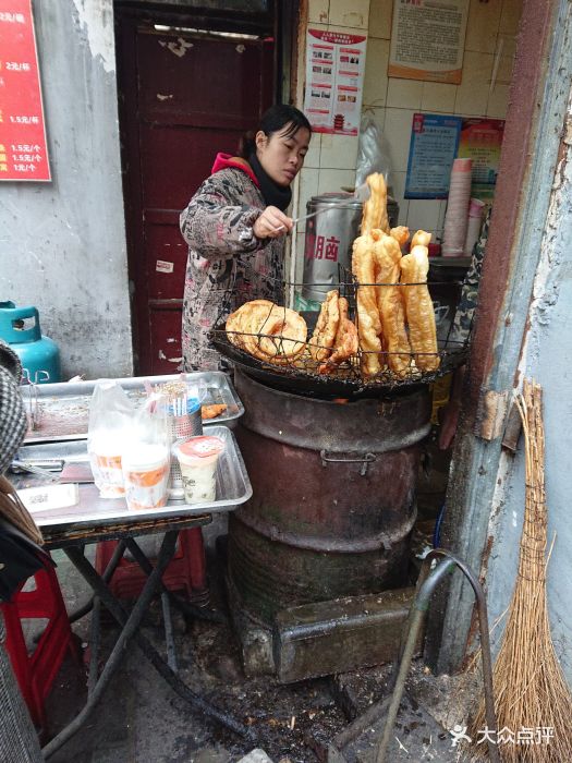 现炸油条