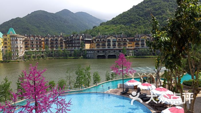 投诉温泉餐饮服务员陈水娇,态度差,无服务.-茵