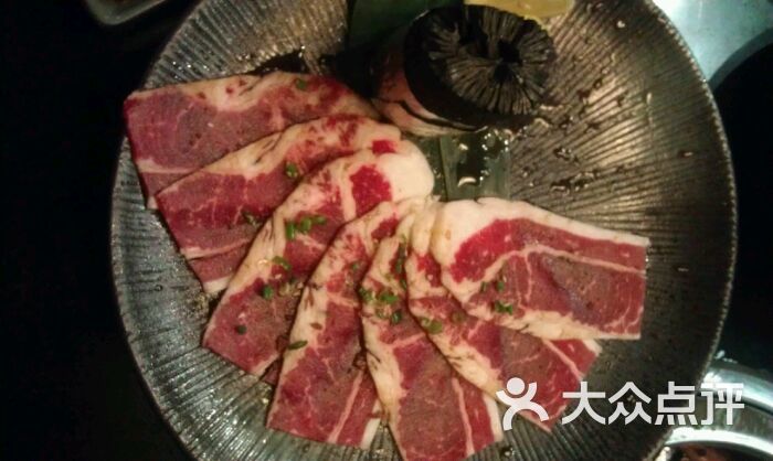 烹大师炭火烧肉密制五花牛图片-北京日式烧烤/烤肉