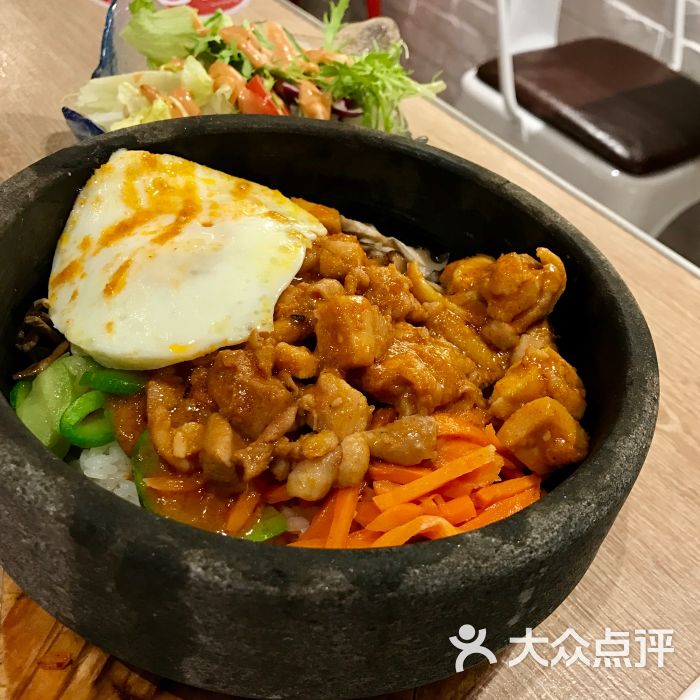 辣味鸡腿肉石锅拌饭