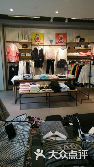 美特斯邦威(中山店nike专卖店)图片 - 第3张