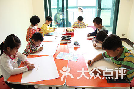 少儿美术培训机构排名_少儿美术培训机构图片