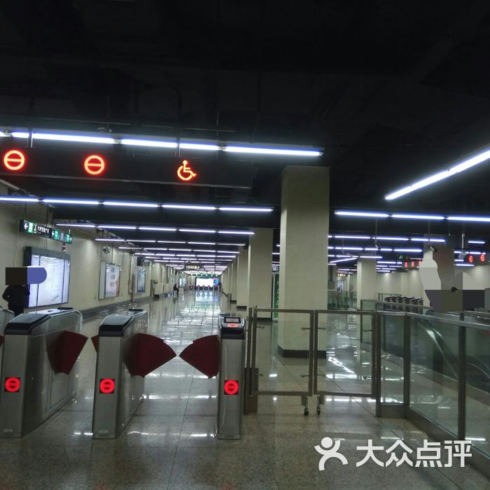 市府广场-地铁站