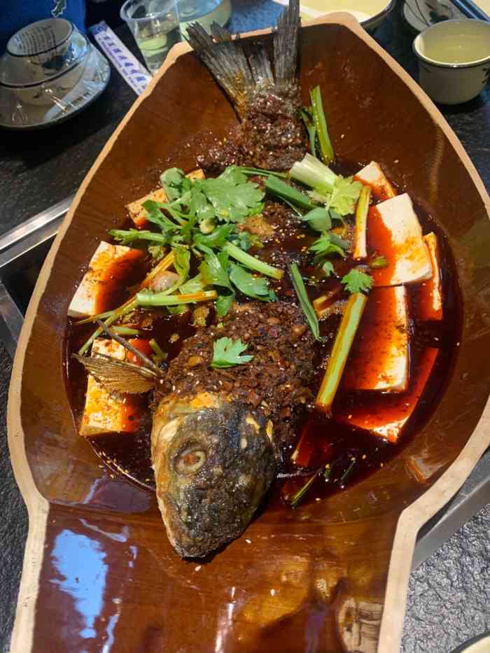 夏黑子坛子鱼(清镇店"我们吃的是江团鱼,这家是贵阳有名的特色坛.