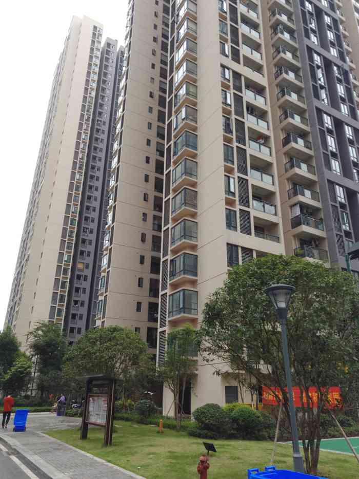 碚都佳园-"夜晚的碚都比白日更为安静,刚刚新的摇号分