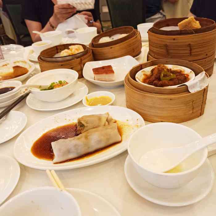 西苑酒家(利园一期店"午市套餐性价比出奇地高,那个招牌汤好喝的.