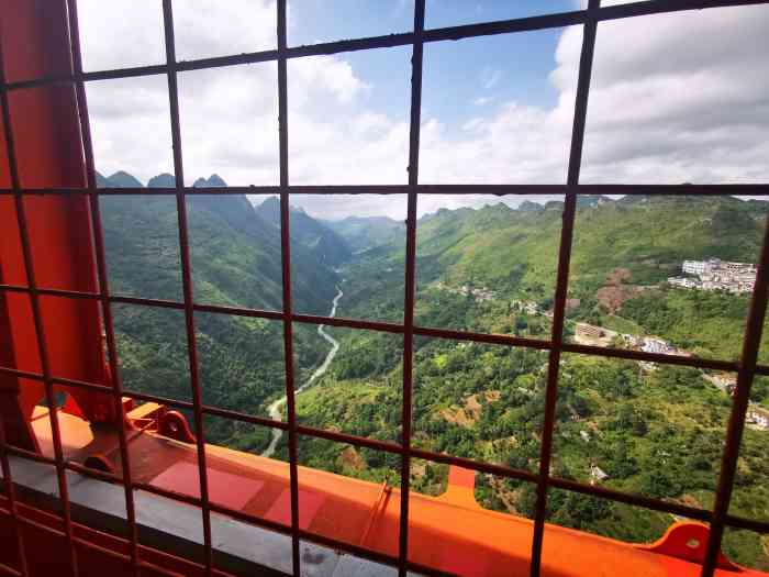 坝陵河大桥-"住在文凡峤山,民宿整体体量太小了,没有.